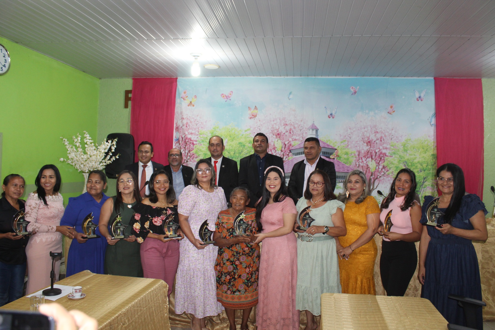 Câmara Municipal de Porto Grande Celebra a Lei nº 247/2007 Criando a Condecoração da Mulher Brilhante